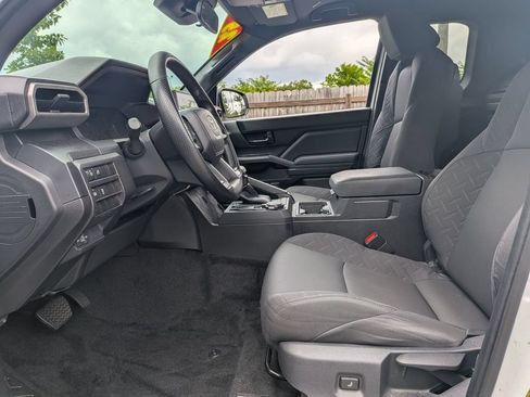 Used 2025 Toyota Tacoma SR w/ Towing Package AWD/4WD image 11