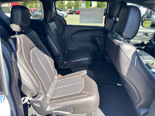 New 2027 Chrysler Pacifica Select AWD/4WD image 10