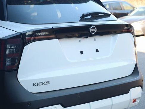 New 2026 Nissan Kicks SV w/ SV Premium Package FWD image 7