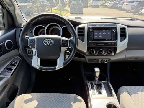Used 2015 Toyota Tacoma PreRunner w/ SR5 Package RWD image 17
