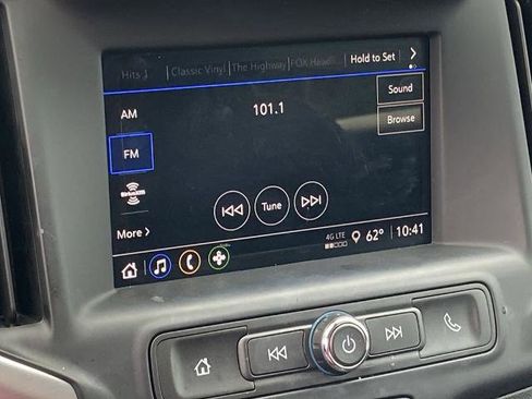 Used 2024 GMC Terrain SLE w/ Driver Convenience Package image 9