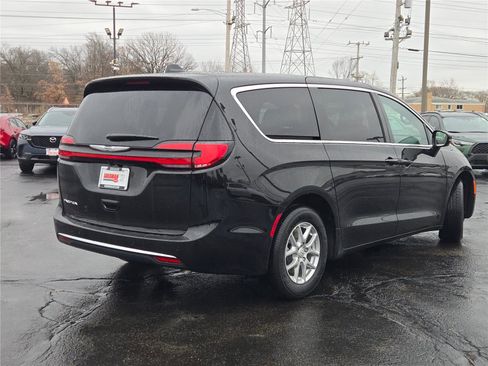 New 2026 Chrysler Pacifica Select image 12