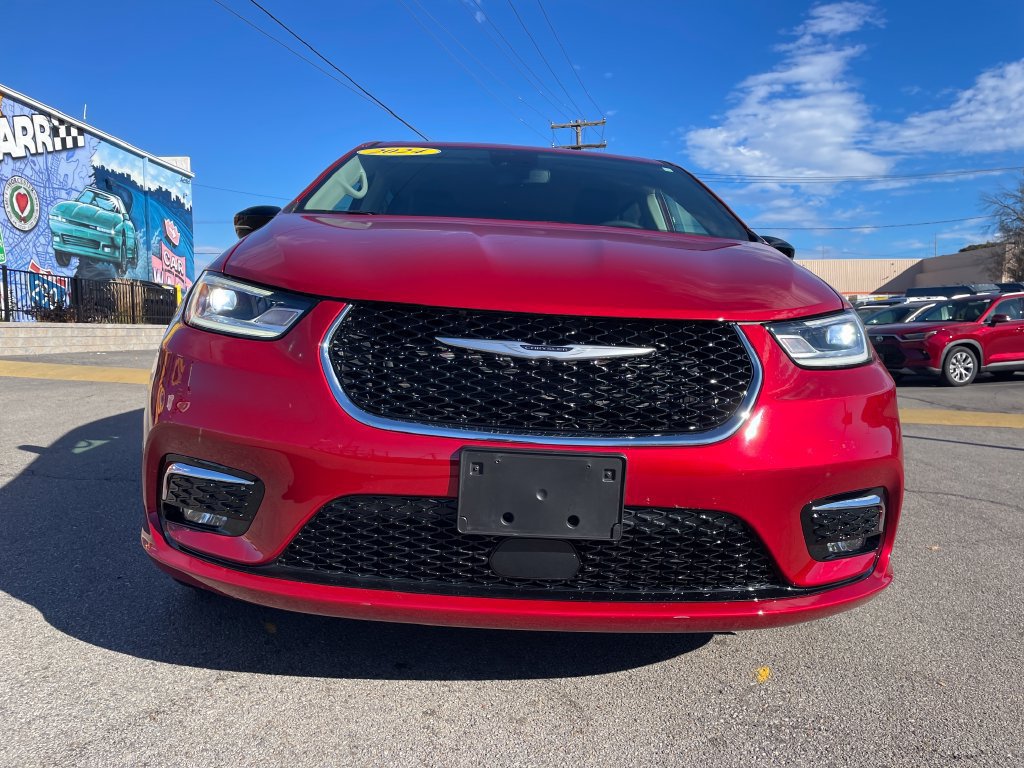 Used 2024 Chrysler Pacifica Touring-L AWD/4WD image 8