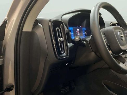 Used 2025 Volvo XC40 B5 Plus AWD/4WD image 30