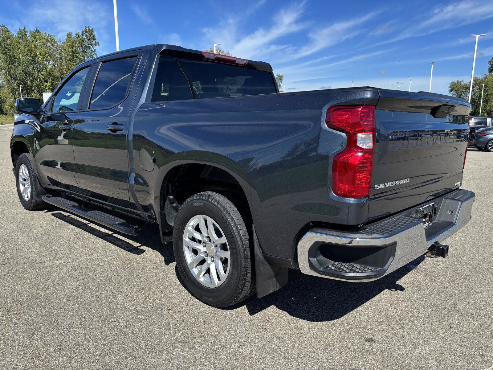 Used 2021 Chevrolet Silverado 1500 LT AWD/4WD image 3