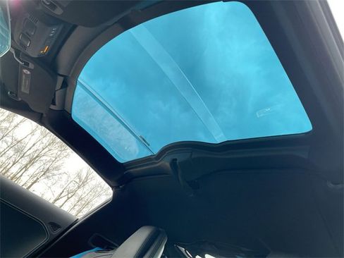 Used 2023 Chevrolet Corvette Stingray w/ Z51 Performance Package image 18