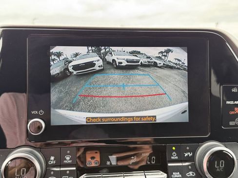 Used 2023 Toyota Highlander LE FWD image 23