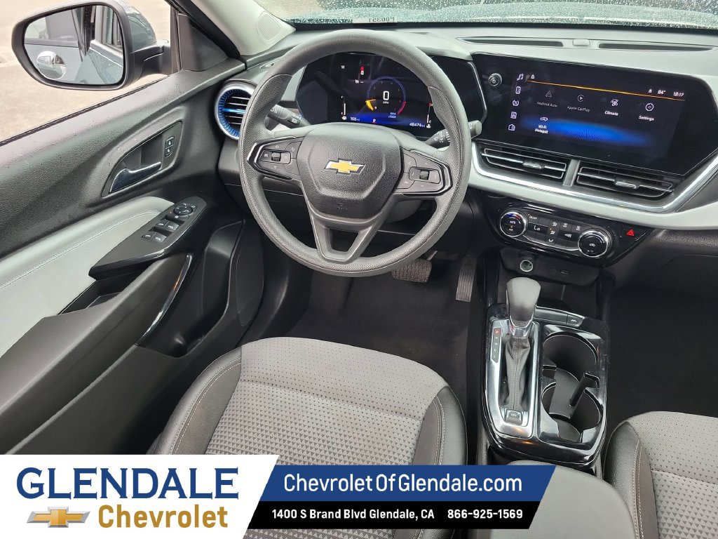 Used 2025 Chevrolet Trax LT FWD image 23