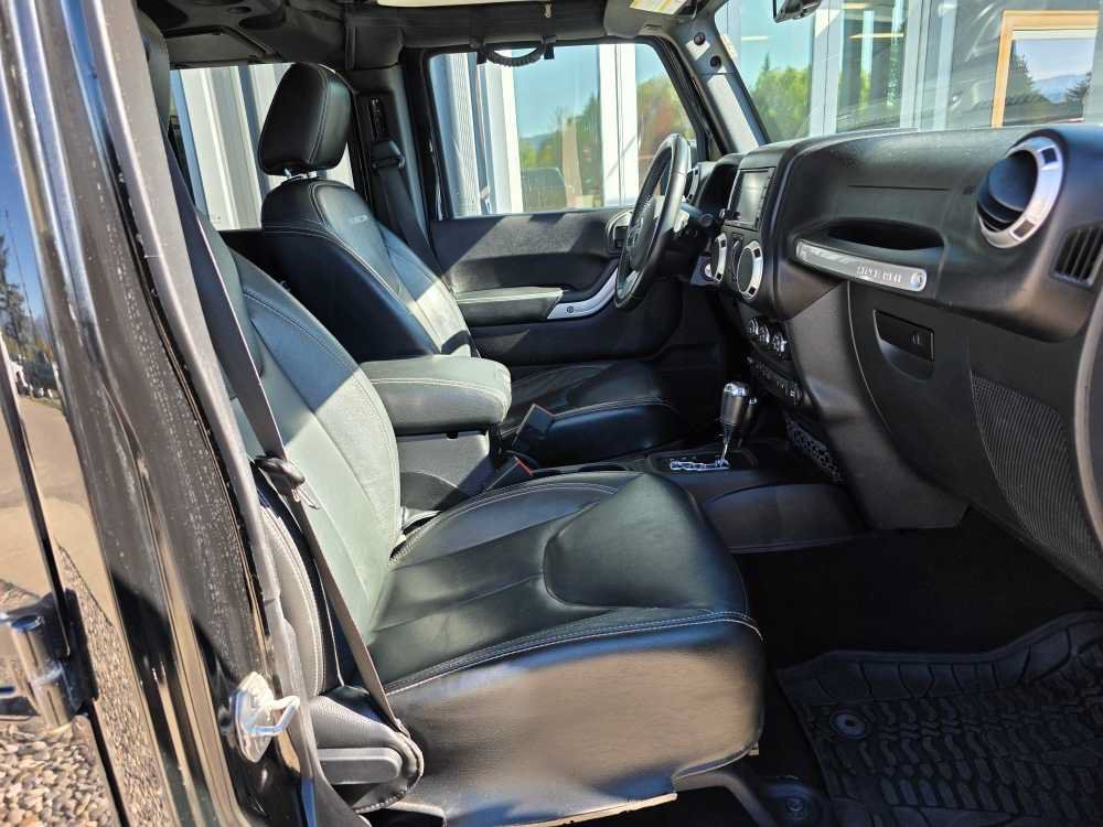Used 2016 Jeep Wrangler Unlimited Rubicon AWD/4WD image 10