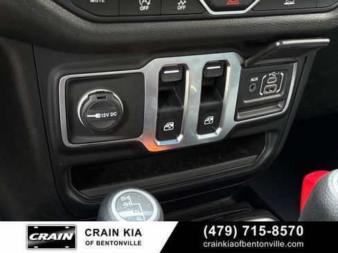 Used 2025 Jeep Wrangler Sport AWD/4WD image 18
