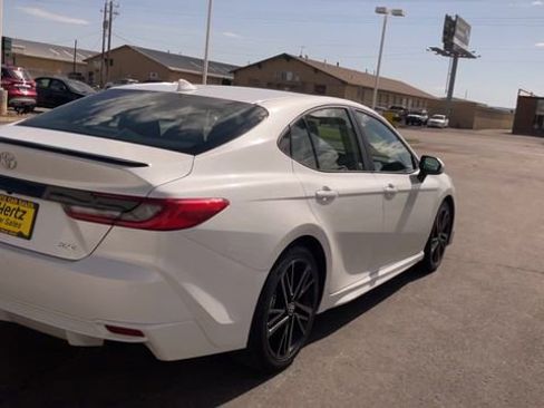 Used 2025 Toyota Camry XSE FWD image 9