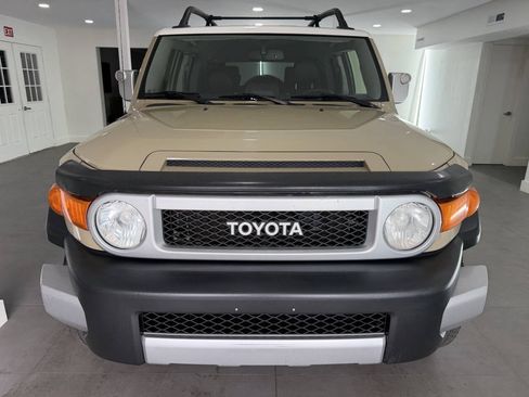 Used 2014 Toyota FJ Cruiser 4WD w/ Upgrade Package image 4