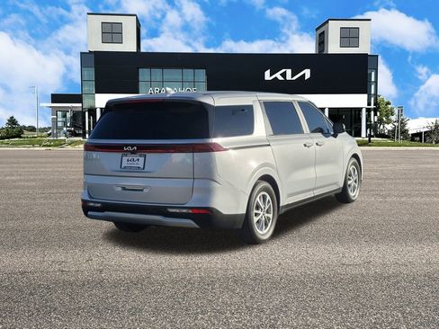 Used 2023 Kia Carnival LX image 6