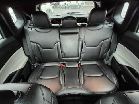 Used 2024 Jeep Compass Limited image 9