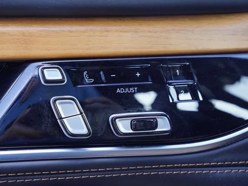 Certified 2024 Jeep Grand Wagoneer L Series III AWD/4WD image 12
