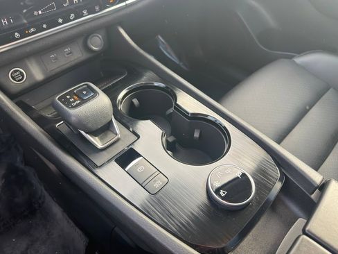 Used 2021 Nissan Rogue SV w/ Premium Package image 30