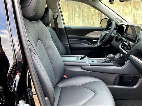 Used 2026 Toyota Grand Highlander FWD image 13