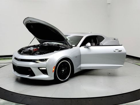 Used 2016 Chevrolet Camaro SS image 9