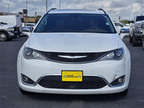 Used 2017 Chrysler Pacifica Limited FWD image 2