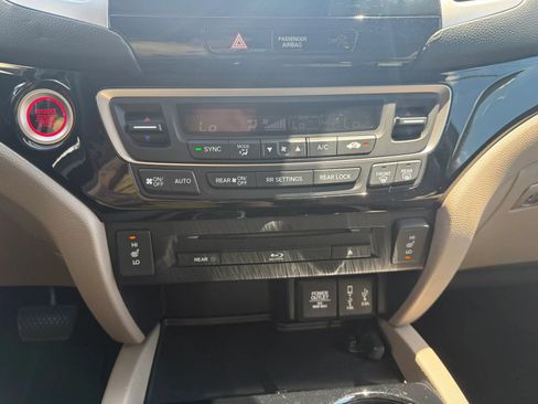 Used 2017 Honda Pilot Touring image 23