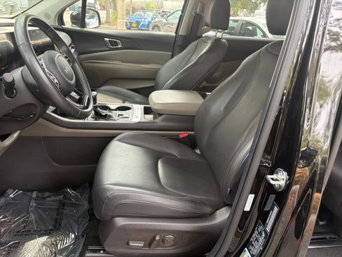 Used 2026 Kia Carnival FWD image 28