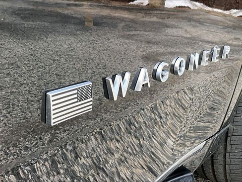 Used 2024 Jeep Wagoneer Series III w/ Flexible Seating Group image 10