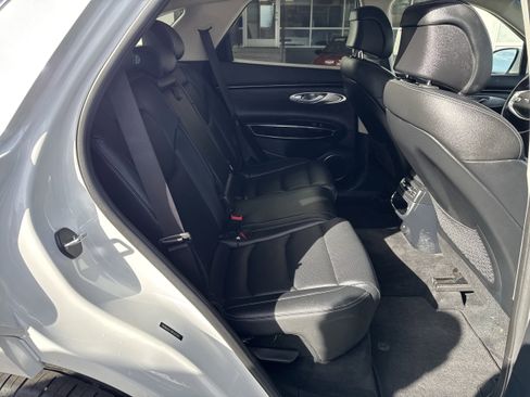 Used 2025 Genesis GV70 2.5T image 13