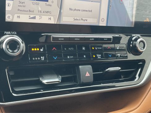 Used 2021 Toyota Highlander Platinum image 16