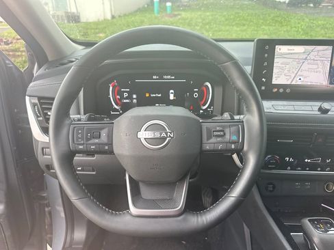 Used 2025 Nissan Rogue SL AWD/4WD image 45
