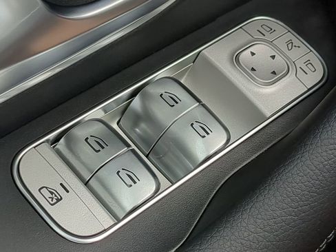 Used 2023 Mercedes-Benz GLS 450 4MATIC image 22