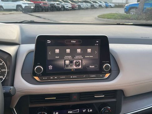 Used 2025 Nissan Rogue SV image 21