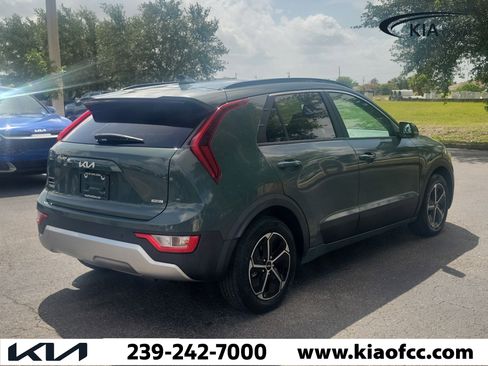 Certified 2024 Kia Niro EX FWD image 6