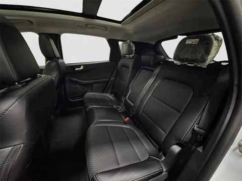 New 2025 Ford Escape SE w/ Class II Trailer Tow Package image 13