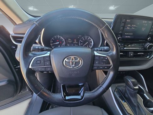 Used 2020 Toyota Highlander XLE image 13
