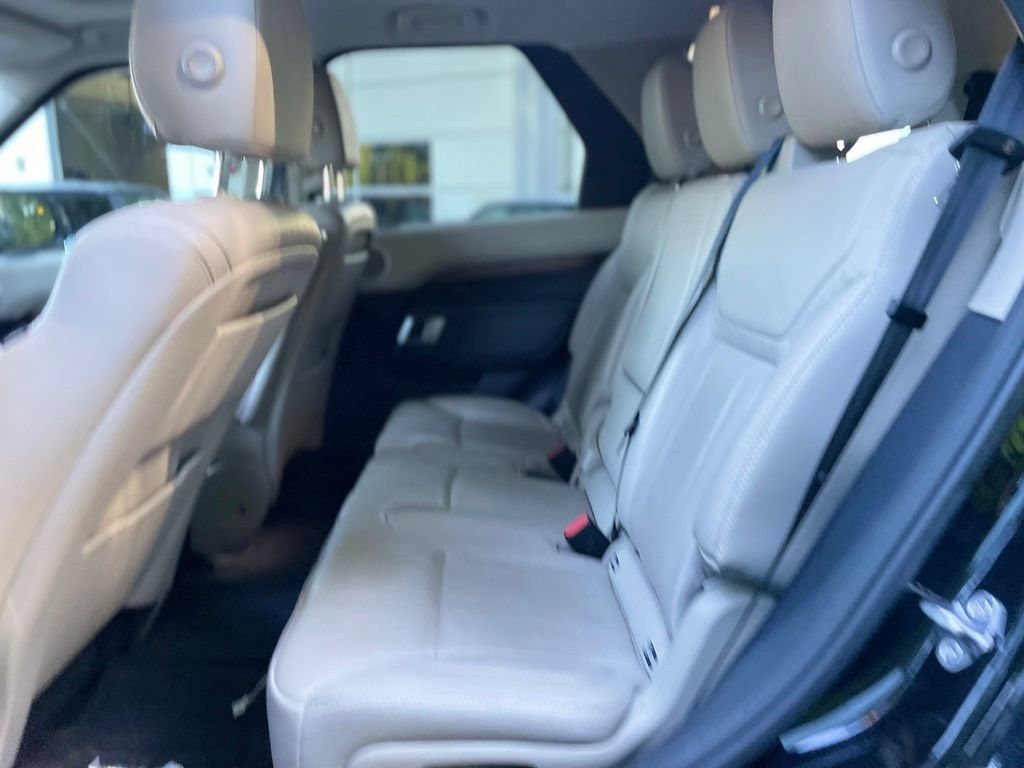 Used 2018 Land Rover Discovery HSE AWD/4WD image 20