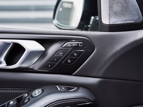 Used 2026 BMW X7 M60i AWD/4WD image 36