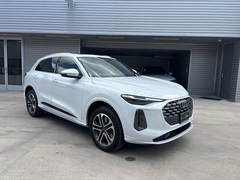 Certified 2025 Audi Q5 Premium w/ Premium Plus AWD/4WD image 3