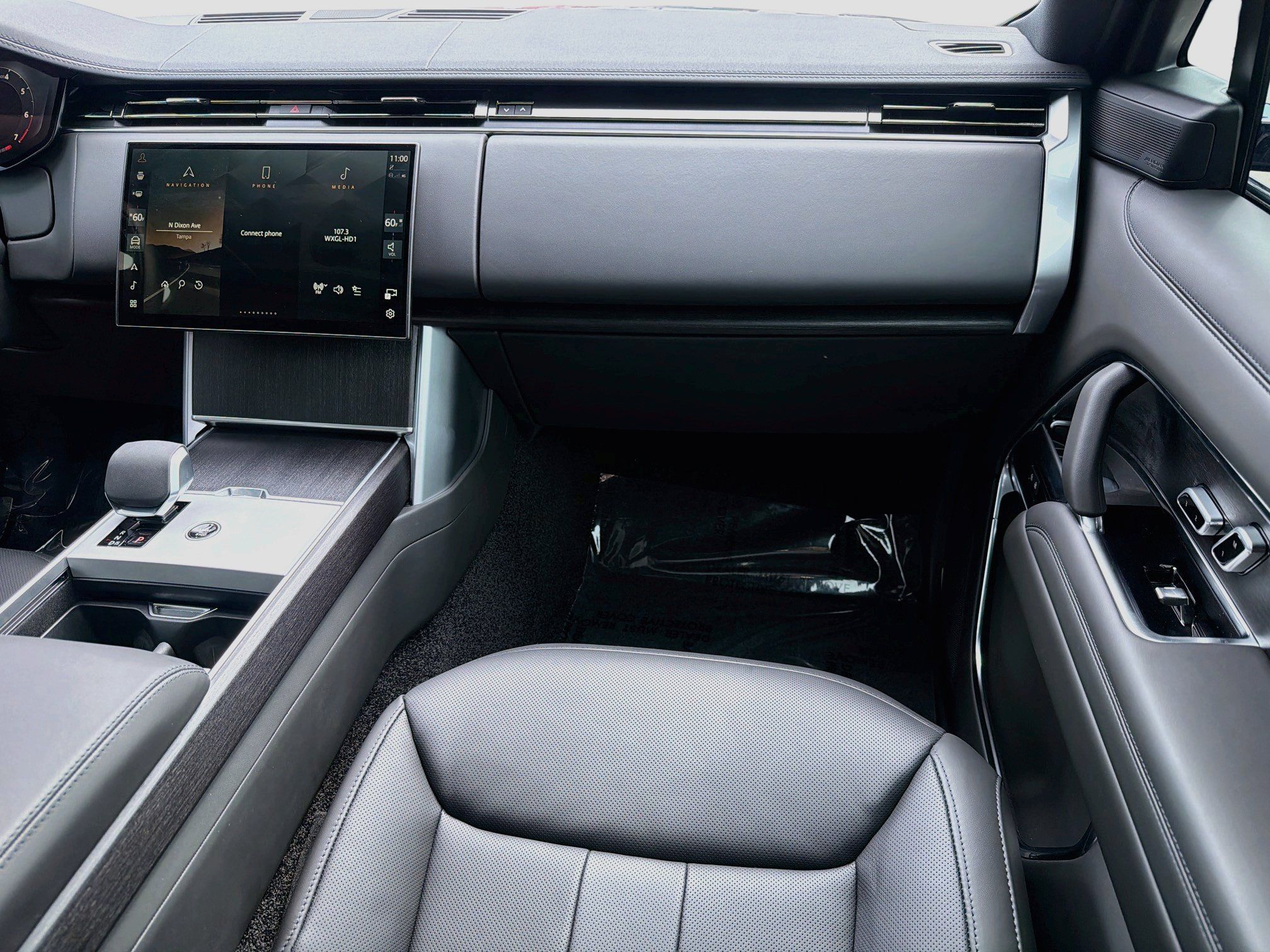 Used 2026 Land Rover Range Rover SE AWD/4WD image 19