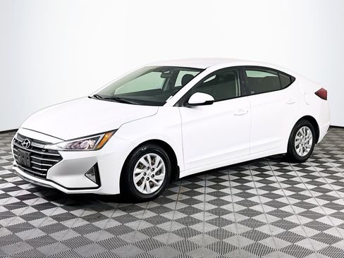 Used 2019 Hyundai Elantra SE w/ Winter Weather Package image 4