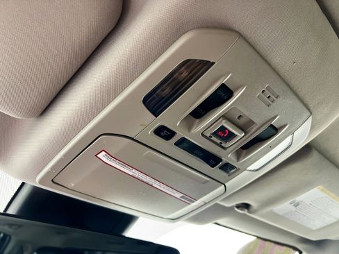 Used 2021 Toyota Highlander XLE FWD image 22