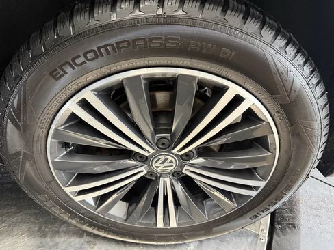 Used 2018 Volkswagen Tiguan SEL image 28