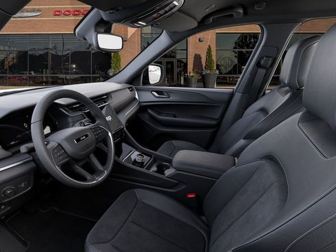 New 2025 Jeep Grand Cherokee Altitude image 22