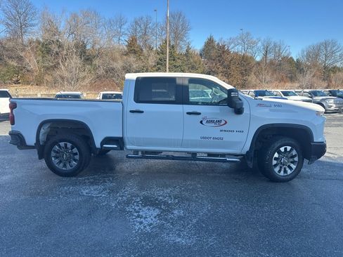 Used 2025 Chevrolet Silverado 2500 Custom w/ Custom Value Package image 4