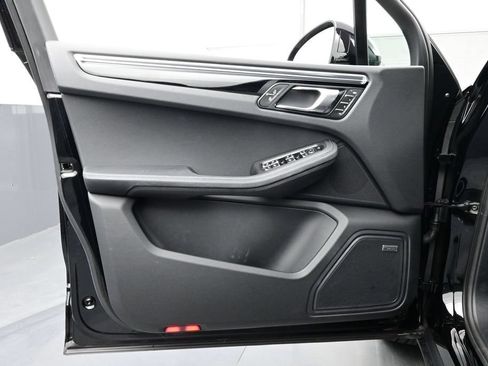 Certified 2025 Porsche Macan AWD/4WD image 7
