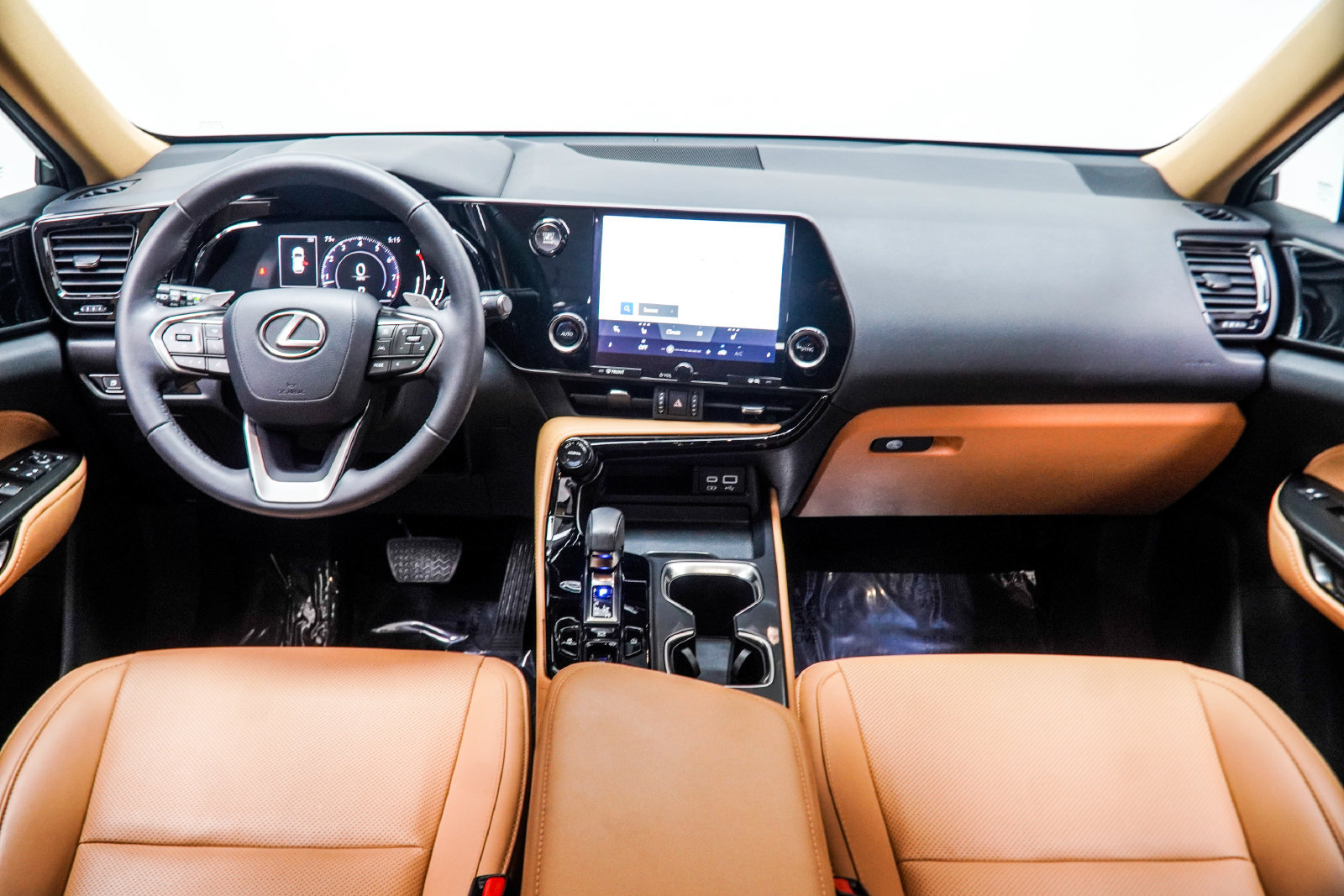 Used 2024 Lexus NX 250 FWD w/ Towing Package (2000 Lbs) image 5