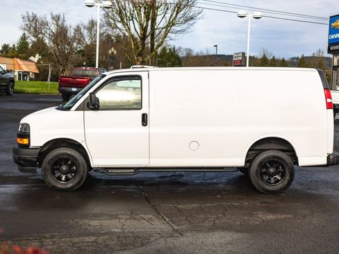 Used 2022 Chevrolet Express 2500 w/ Driver Convenience Package image 11