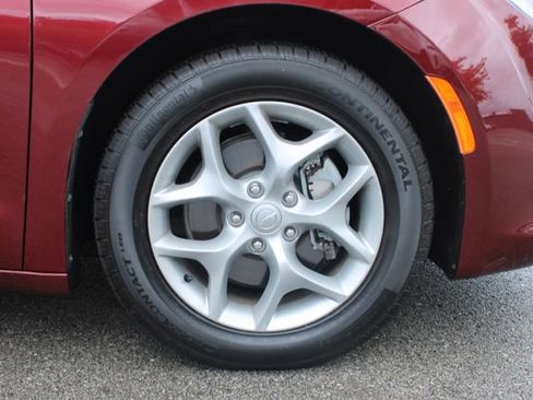 Used 2017 Chrysler Pacifica Touring-L w/ Tire & Wheel Group FWD image 37