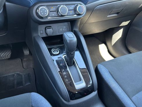 Used 2025 Nissan Versa SV FWD image 39