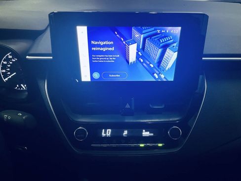 Used 2025 Toyota Corolla LE FWD image 28