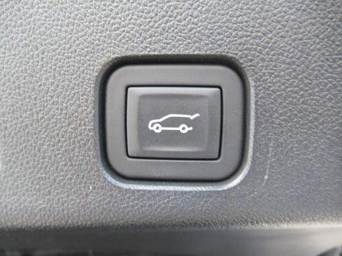 Used 2025 Buick Enclave Preferred AWD/4WD image 38